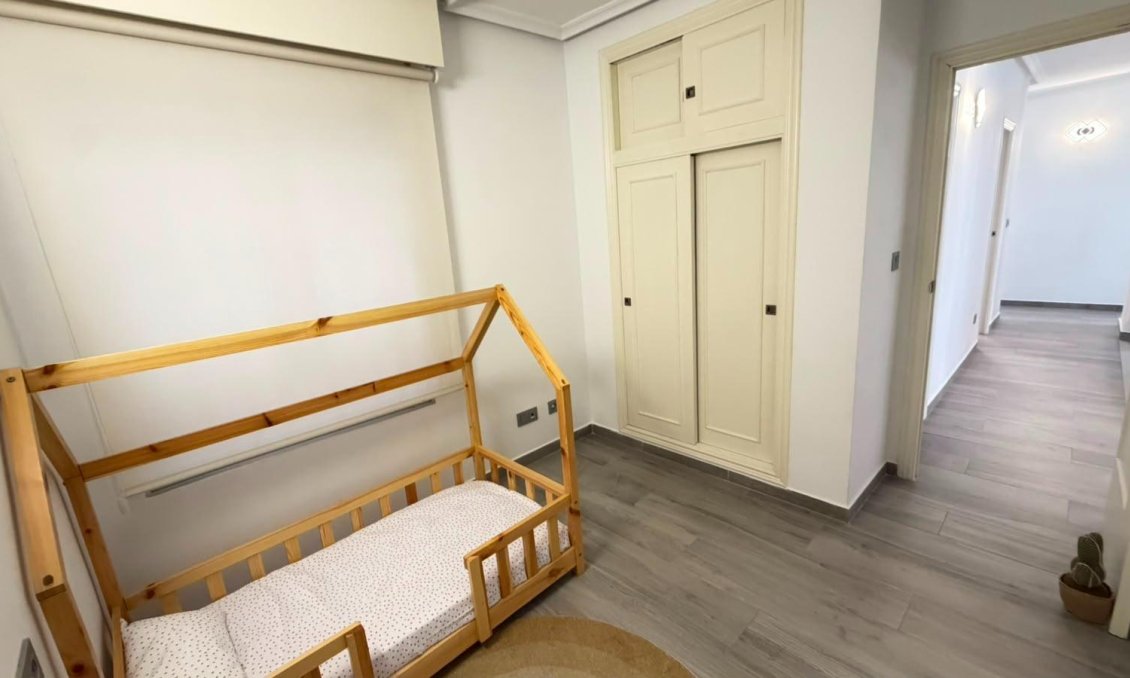 Használt Ingatlanok - Apartman -
Torrevieja - Centrum - Muelle Pesquero