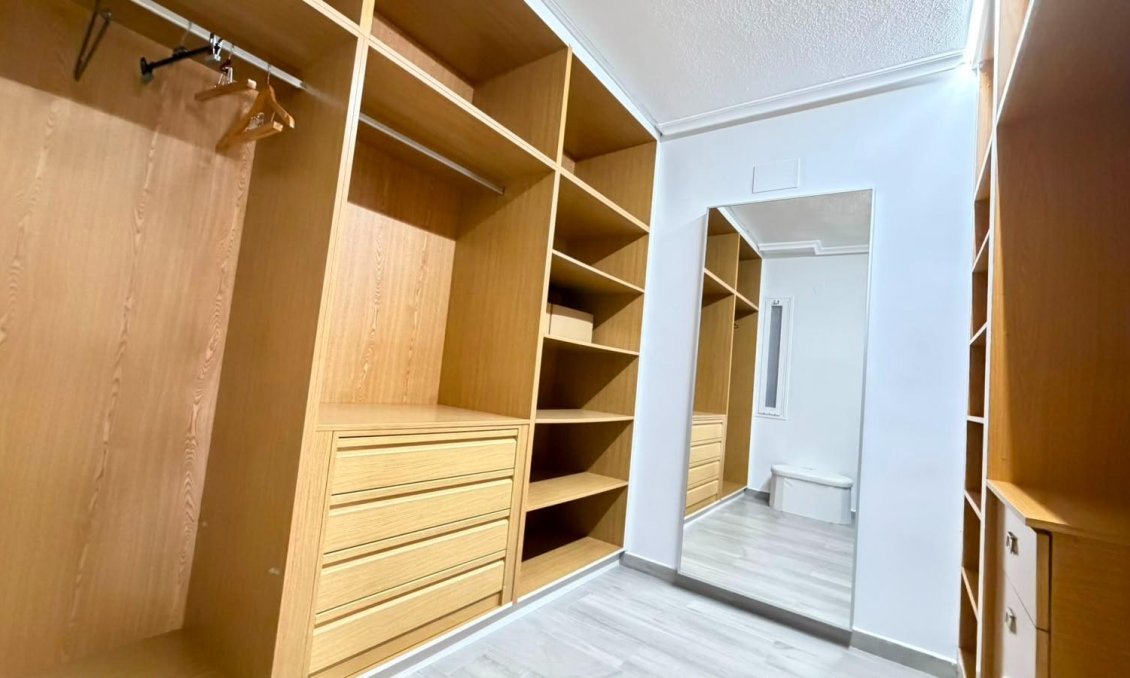 Használt Ingatlanok - Apartman -
Torrevieja - Centrum - Muelle Pesquero
