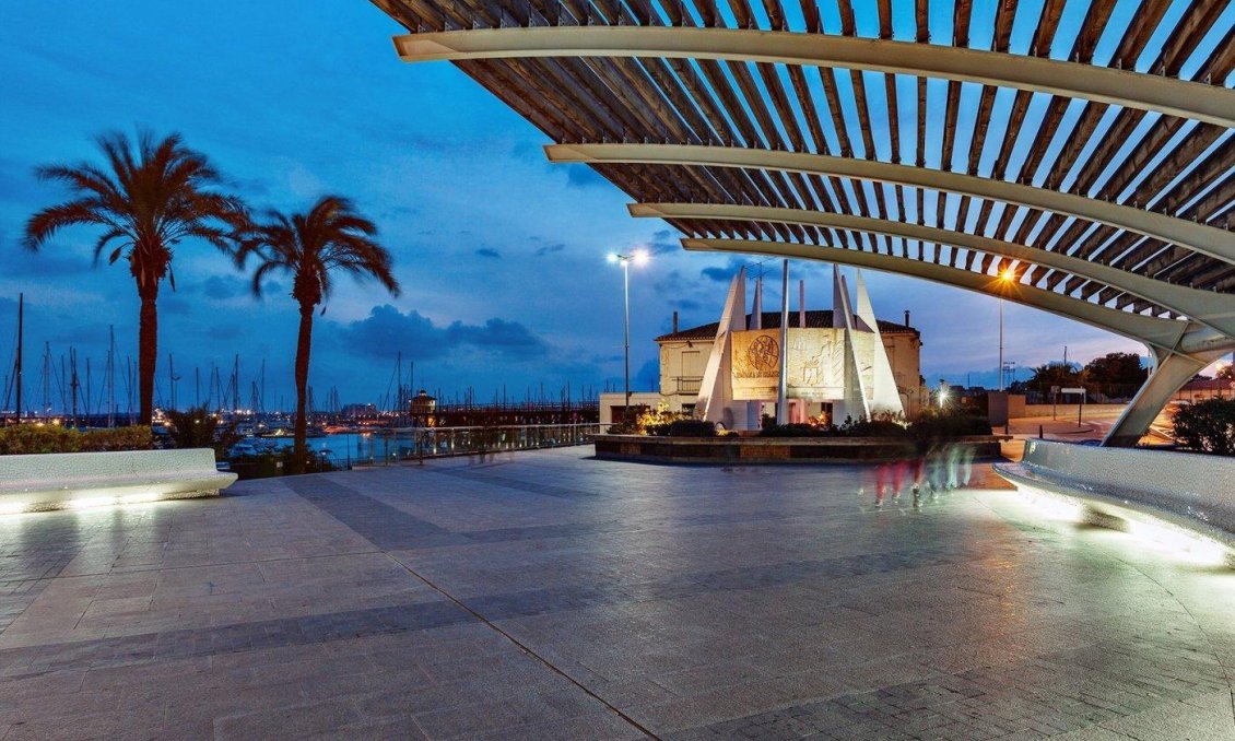 Használt Ingatlanok - Apartman -
Torrevieja - Centrum - Muelle Pesquero