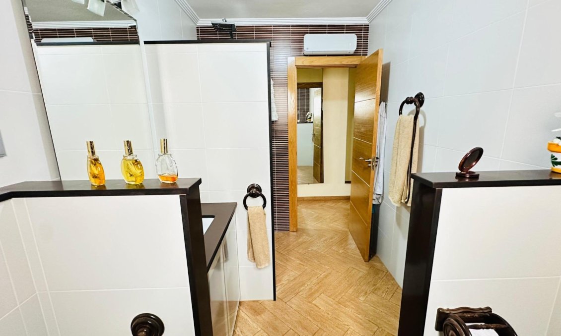 Használt Ingatlanok - Apartman -
Torrevieja - Centrum