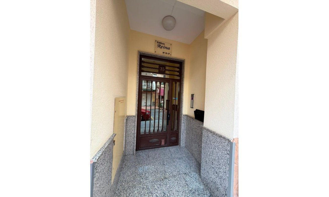Revente - Appartement -
Torrevieja - Estacion De Autobuses