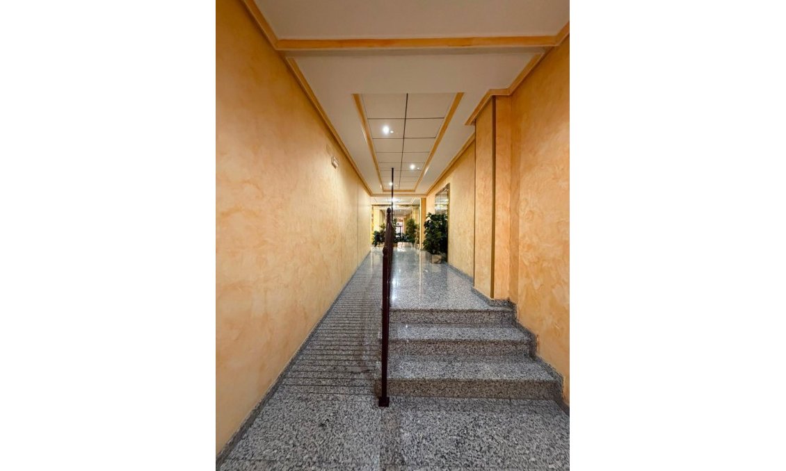 Revente - Appartement -
Torrevieja - Estacion De Autobuses