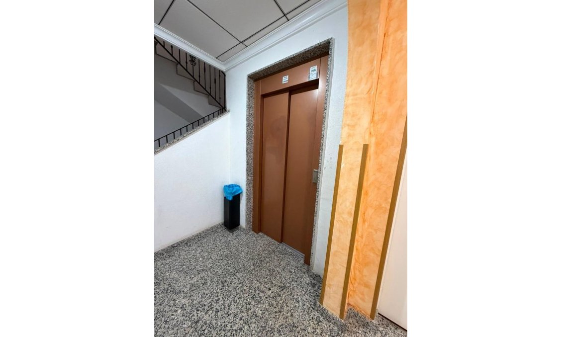 Revente - Appartement -
Torrevieja - Estacion De Autobuses