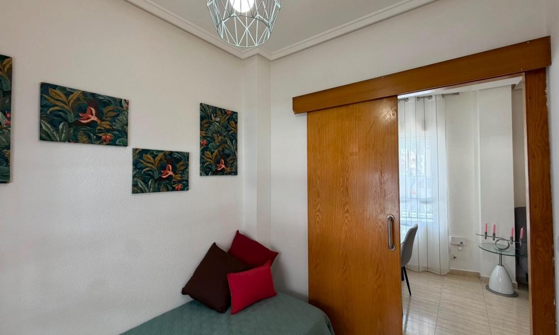 Revente - Appartement -
Torrevieja - Estacion De Autobuses