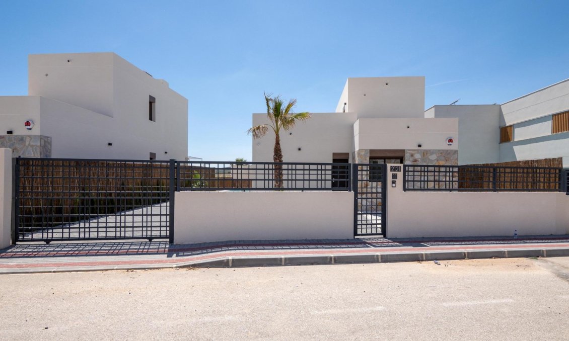 Obra nueva - Villa -
Algorfa - La Finca Golf