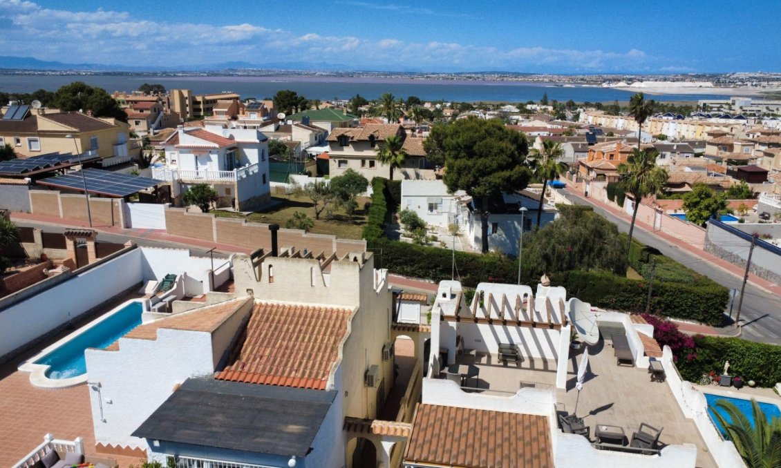 Segunda mano - Villa / Semi pareado -
Torrevieja - Los Balcones