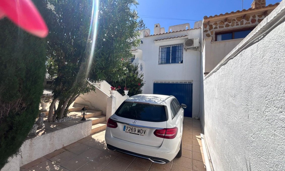 Segunda mano - Villa / Semi pareado -
Torrevieja - Los Balcones