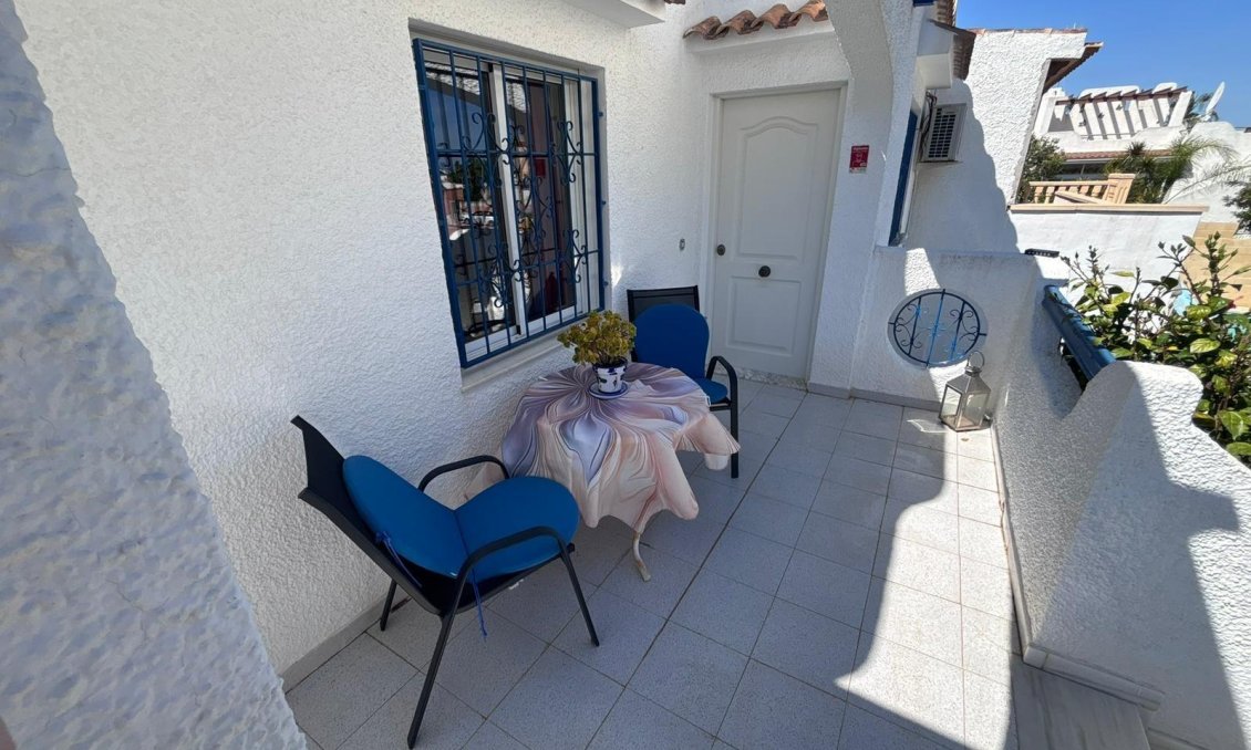 Segunda mano - Villa / Semi pareado -
Torrevieja - Los Balcones
