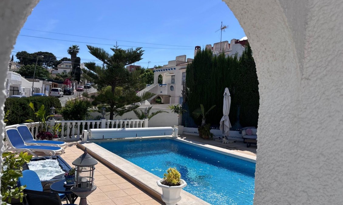 Segunda mano - Villa / Semi pareado -
Torrevieja - Los Balcones
