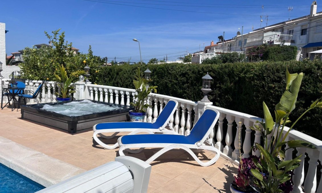 Segunda mano - Villa / Semi pareado -
Torrevieja - Los Balcones