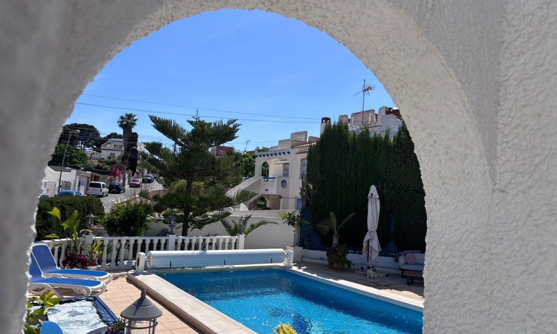 Segunda mano - Villa / Semi pareado -
Torrevieja - Los Balcones