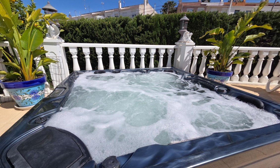 Segunda mano - Villa / Semi pareado -
Torrevieja - Los Balcones