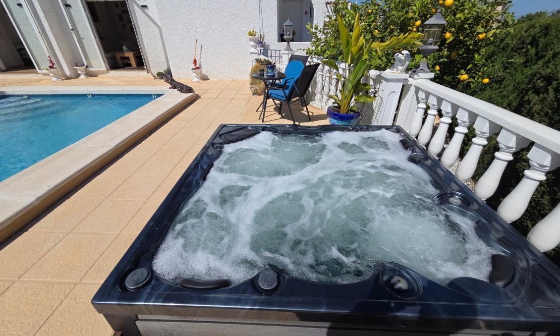 Segunda mano - Villa / Semi pareado -
Torrevieja - Los Balcones
