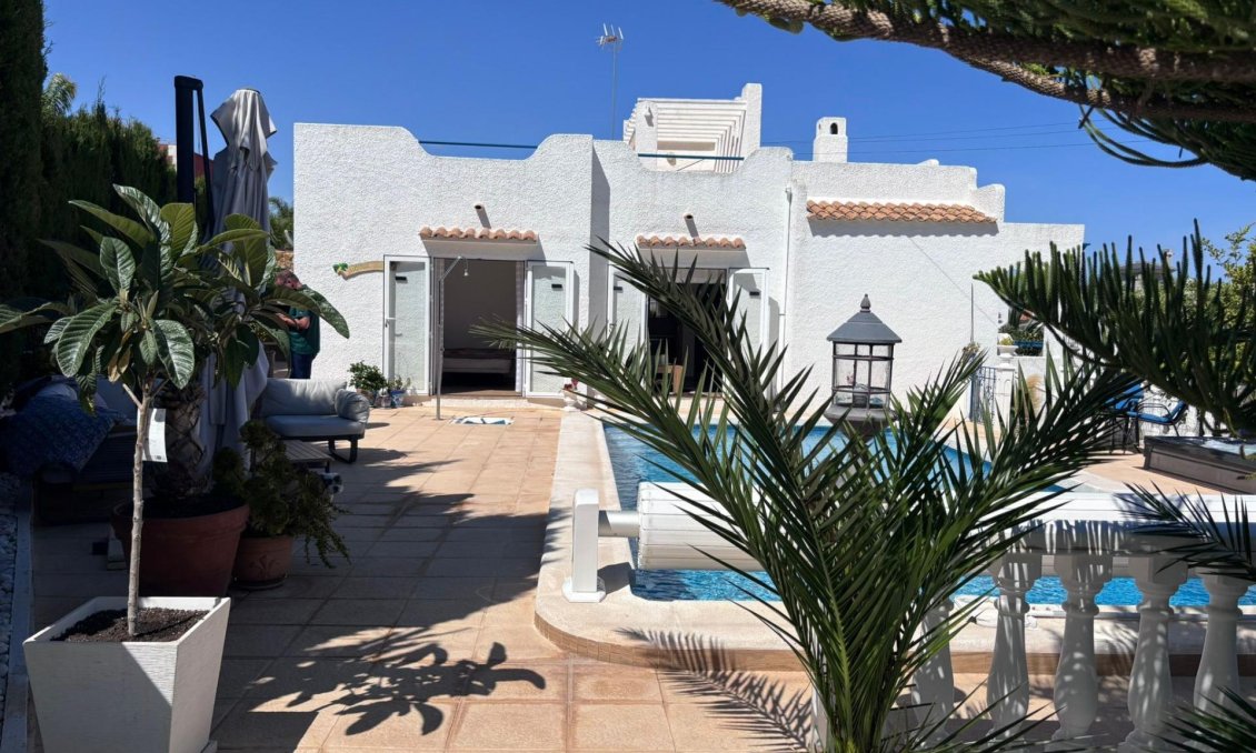 Segunda mano - Villa / Semi pareado -
Torrevieja - Los Balcones