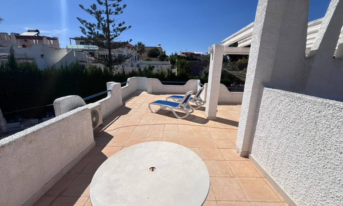 Segunda mano - Villa / Semi pareado -
Torrevieja - Los Balcones