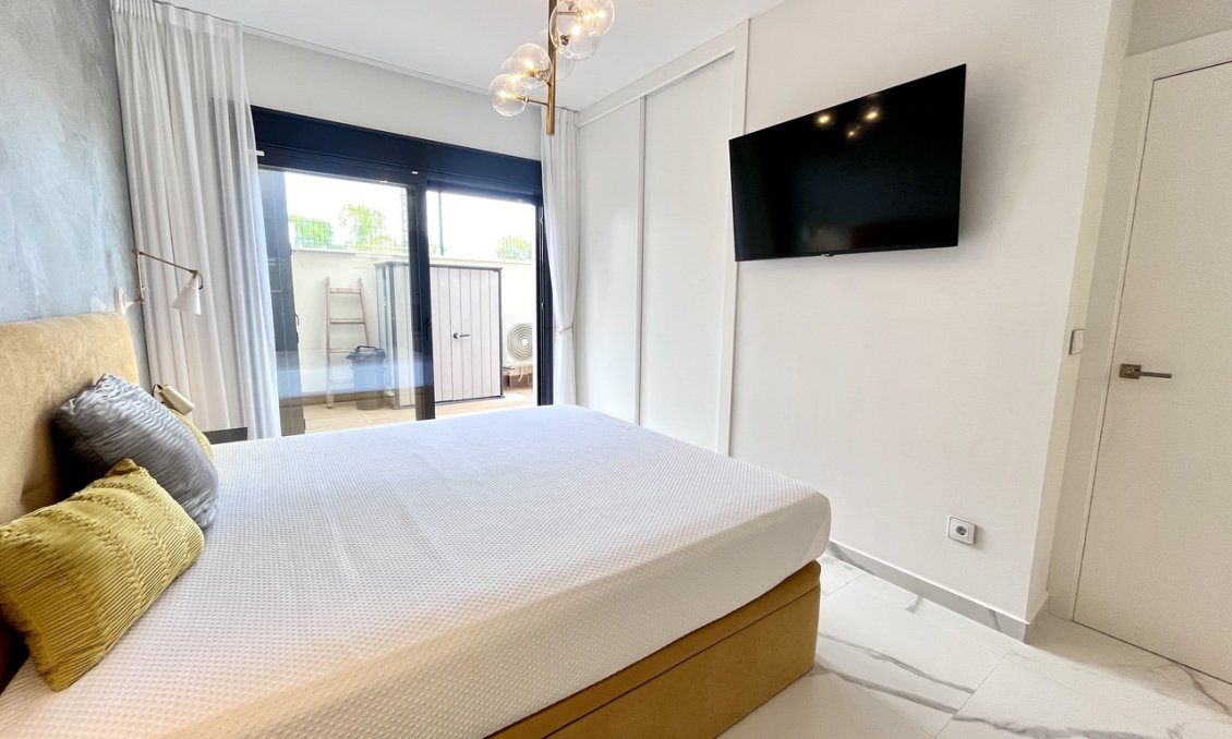 Segunda mano - Apartamento -
San Miguel de Salinas - Inland