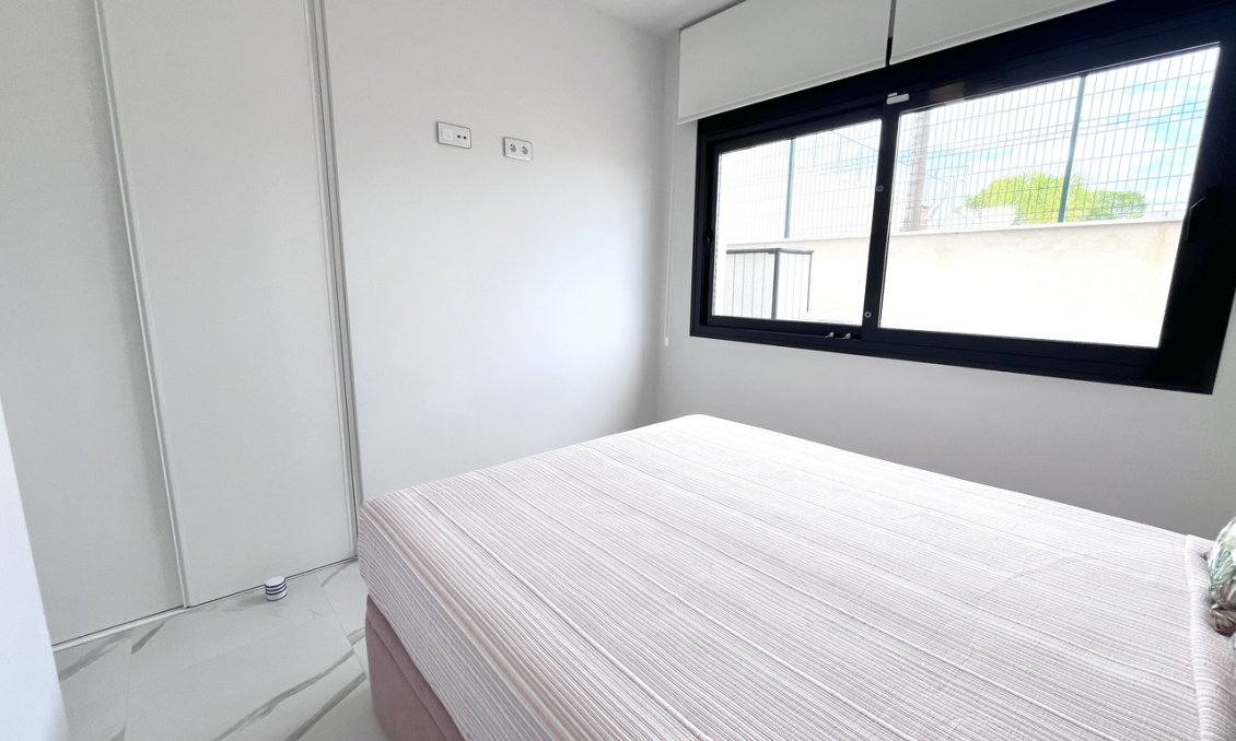 Segunda mano - Apartamento -
San Miguel de Salinas - Inland