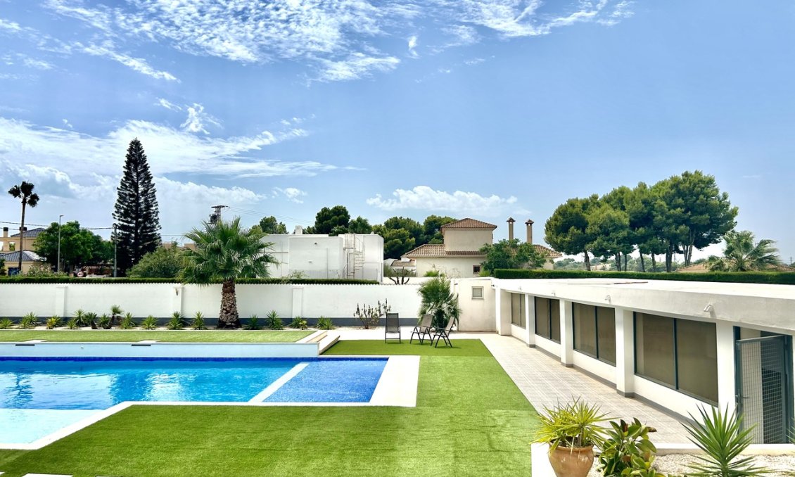 Segunda mano - Villa -
Los Montesinos - Costa Blanca