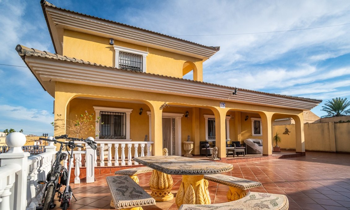 Segunda mano - Villa -
Torrevieja - Costa Blanca