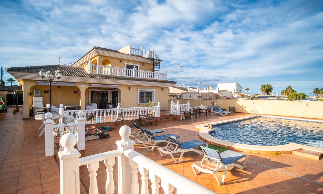 Segunda mano - Villa -
Torrevieja - Costa Blanca