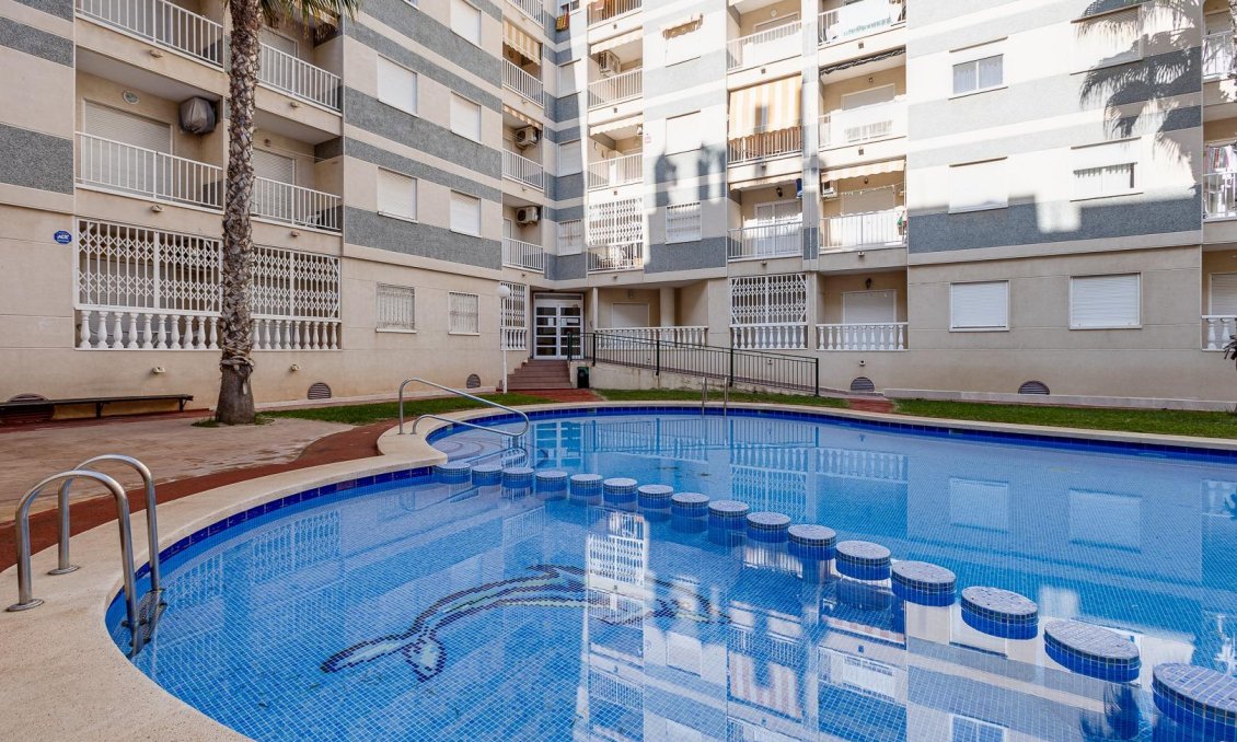 Segunda mano - Apartamento -
Torrevieja - Centro