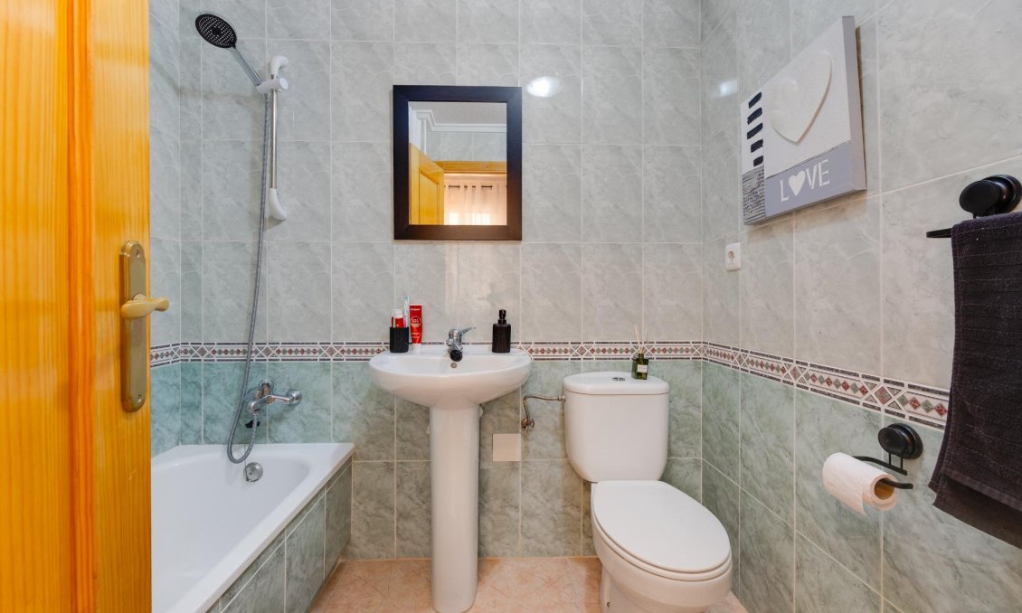 Segunda mano - Apartamento -
Torrevieja - Centro