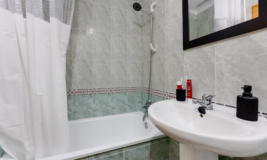 Segunda mano - Apartamento -
Torrevieja - Centro
