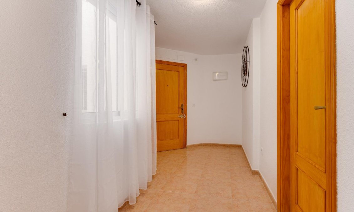 Segunda mano - Apartamento -
Torrevieja - Centro