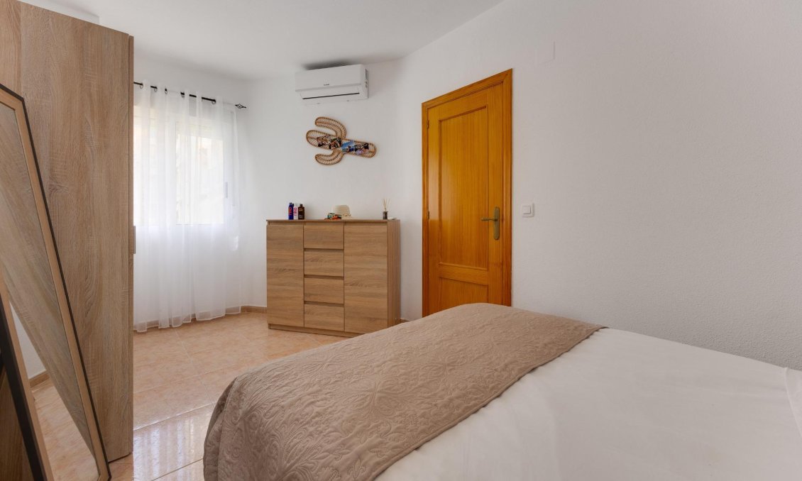 Segunda mano - Apartamento -
Torrevieja - Centro