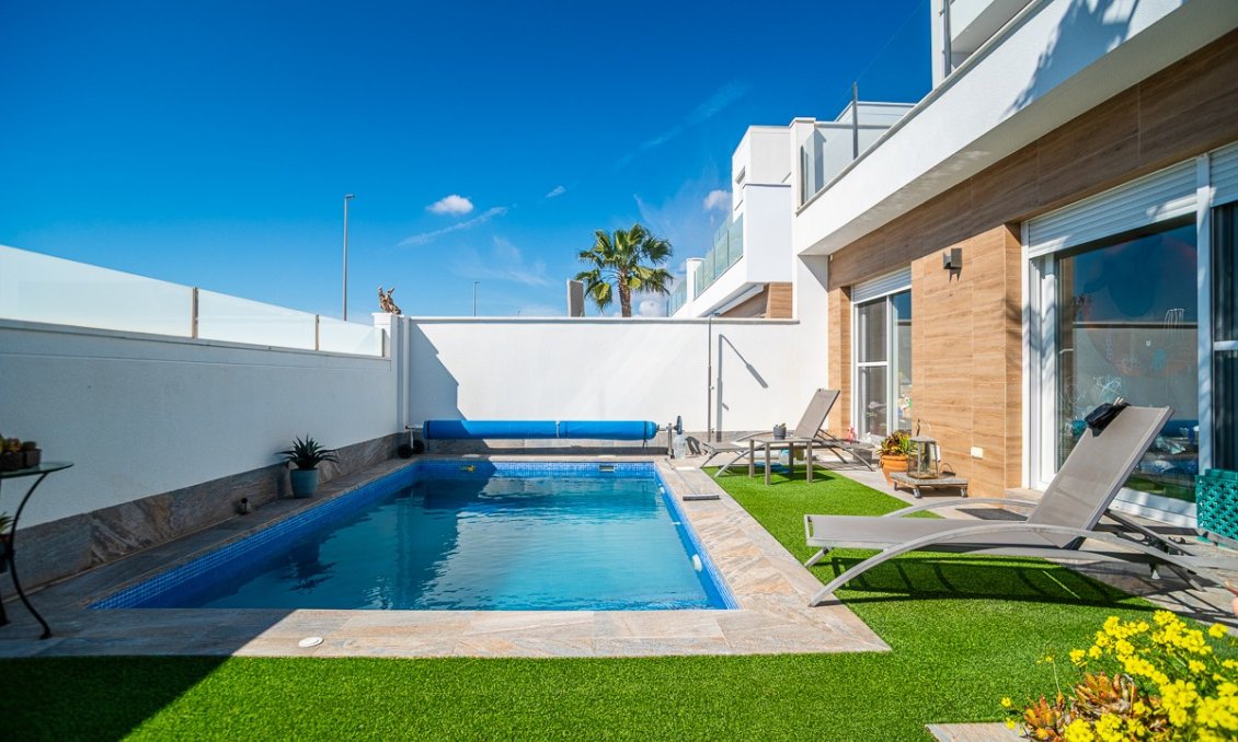 Resale - Villa -
Pilar de la Horadada - Costa Blanca