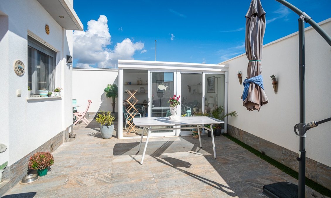 Resale - Villa -
Pilar de la Horadada - Costa Blanca