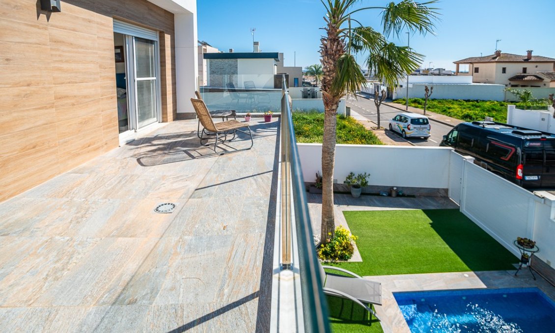 Resale - Villa -
Pilar de la Horadada - Costa Blanca