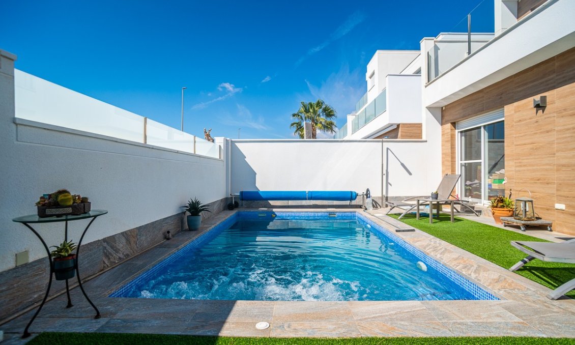 Resale - Villa -
Pilar de la Horadada - Costa Blanca