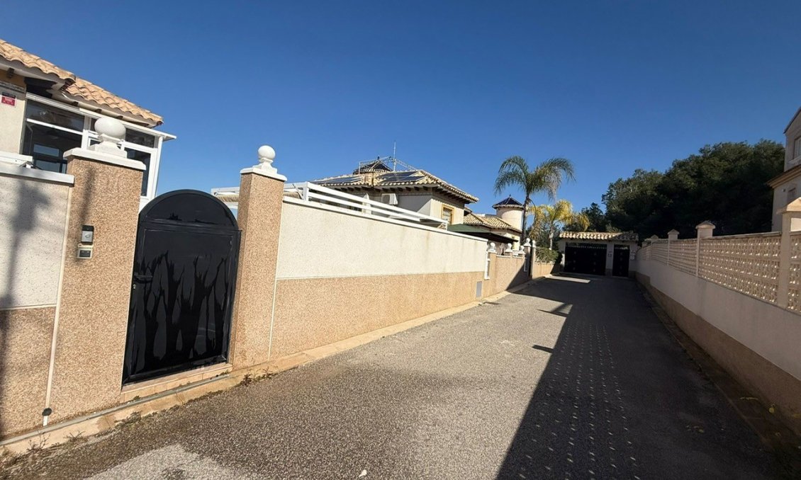 Segunda mano - Villa -
Orihuela Costa - Costa Blanca