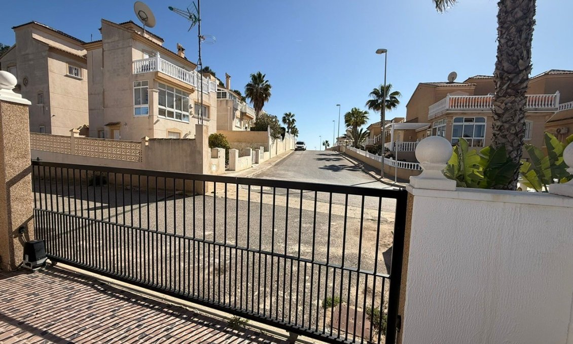 Segunda mano - Villa -
Orihuela Costa - Costa Blanca
