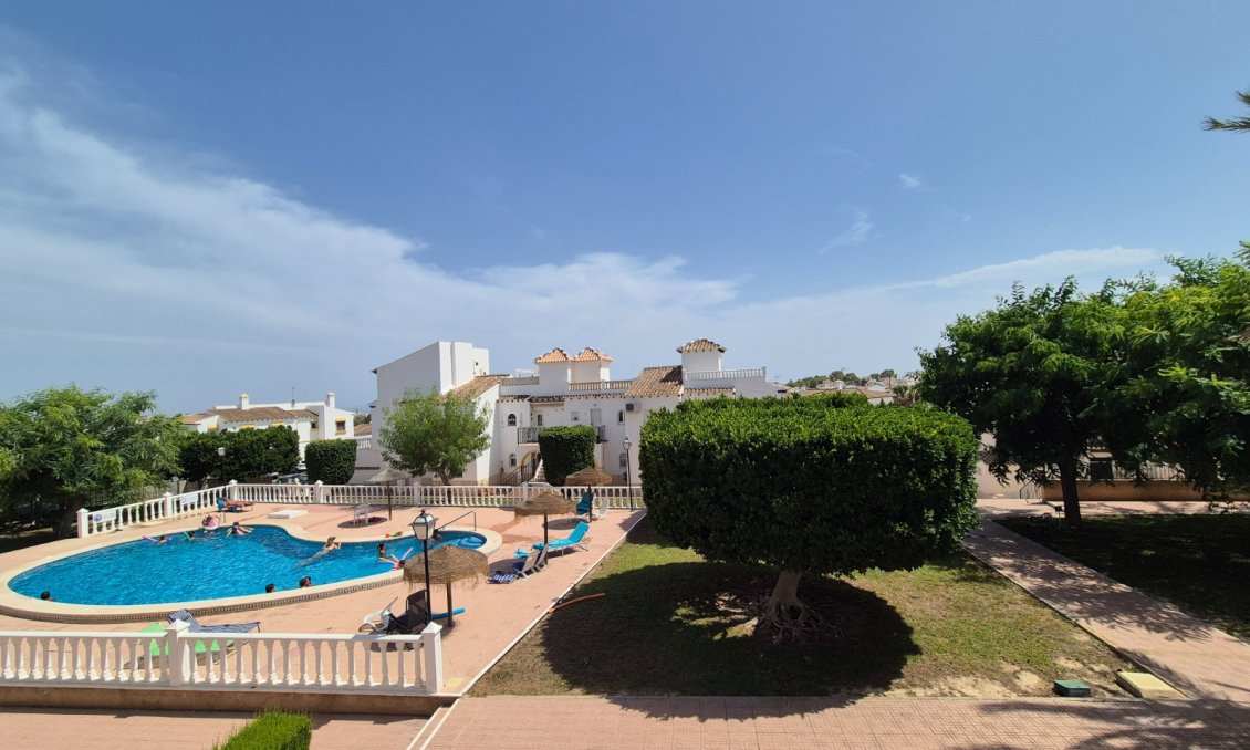 Resale - Bungalow -
San Miguel de Salinas - Inland