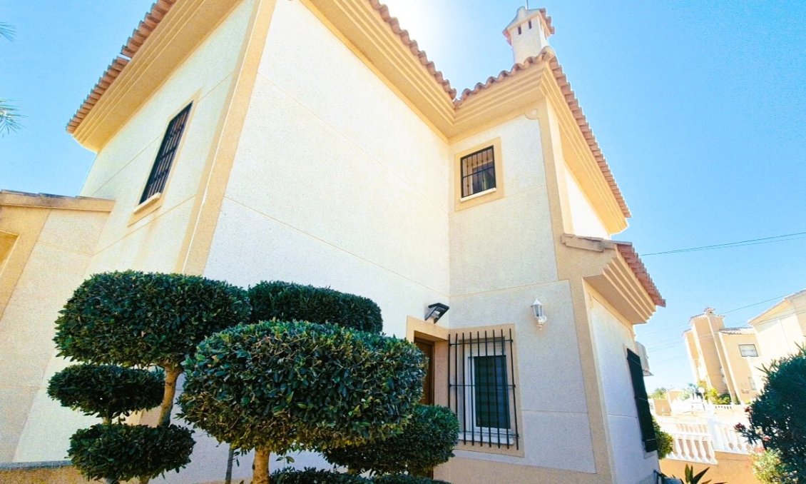 Segunda mano - Villa -
Orihuela Costa - Costa Blanca