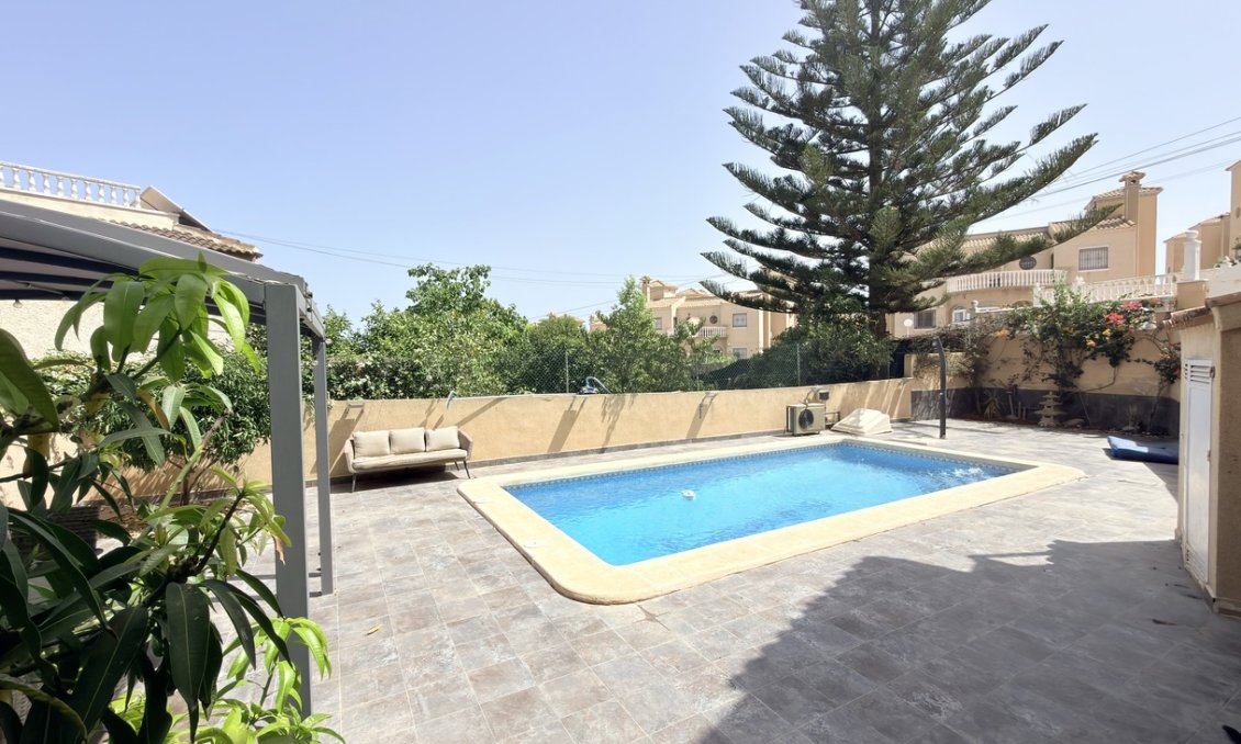 Segunda mano - Villa -
Orihuela Costa - Costa Blanca