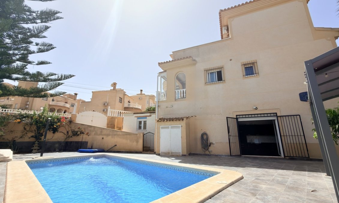 Segunda mano - Villa -
Orihuela Costa - Costa Blanca
