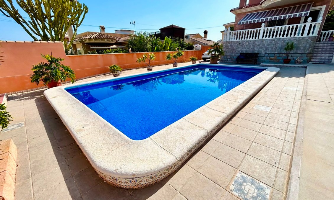 Segunda mano - Villa -
Orihuela - Inland