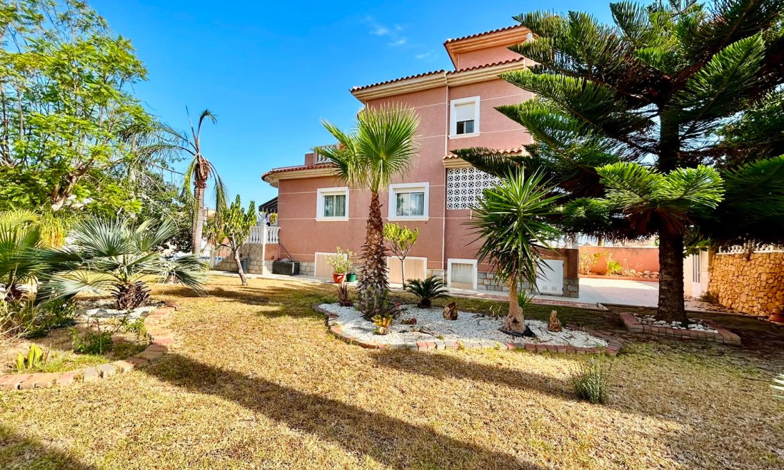 Segunda mano - Villa -
Orihuela - Inland