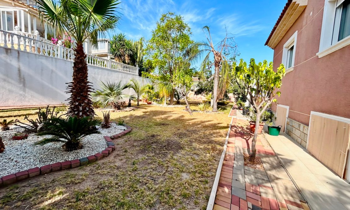 Segunda mano - Villa -
Orihuela - Inland