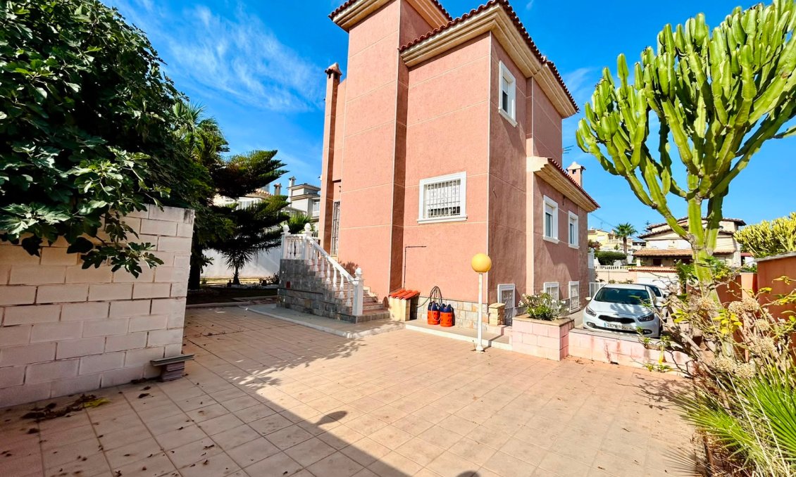 Segunda mano - Villa -
Orihuela - Inland