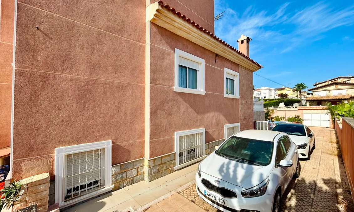 Segunda mano - Villa -
Orihuela - Inland