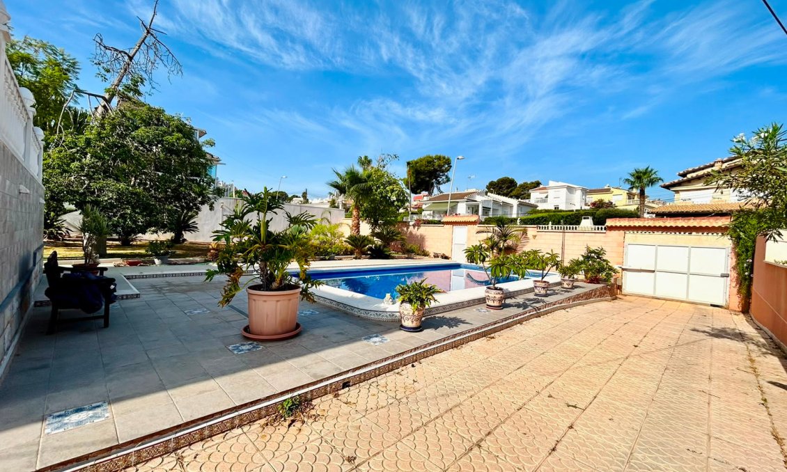 Segunda mano - Villa -
Orihuela - Inland