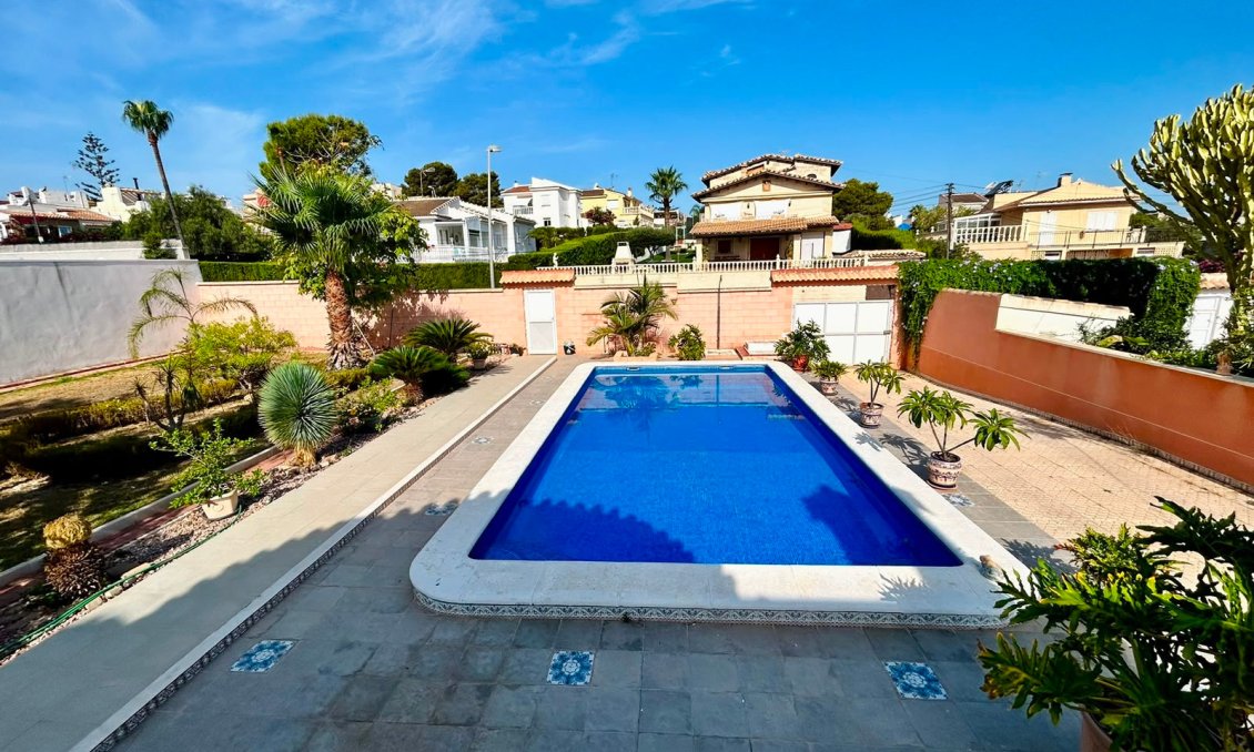 Segunda mano - Villa -
Orihuela - Inland