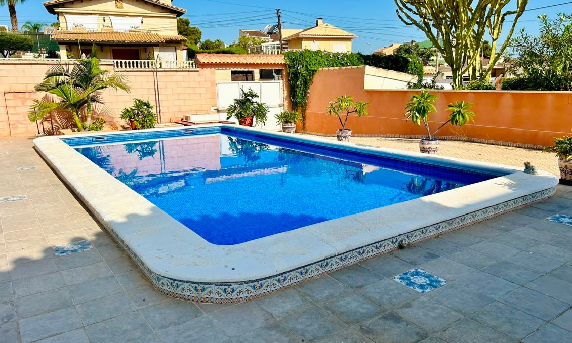 Segunda mano - Villa -
Orihuela - Inland