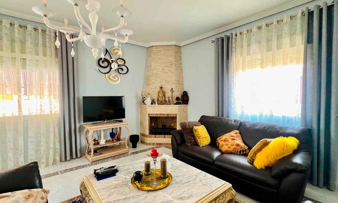 Segunda mano - Villa -
Orihuela - Inland