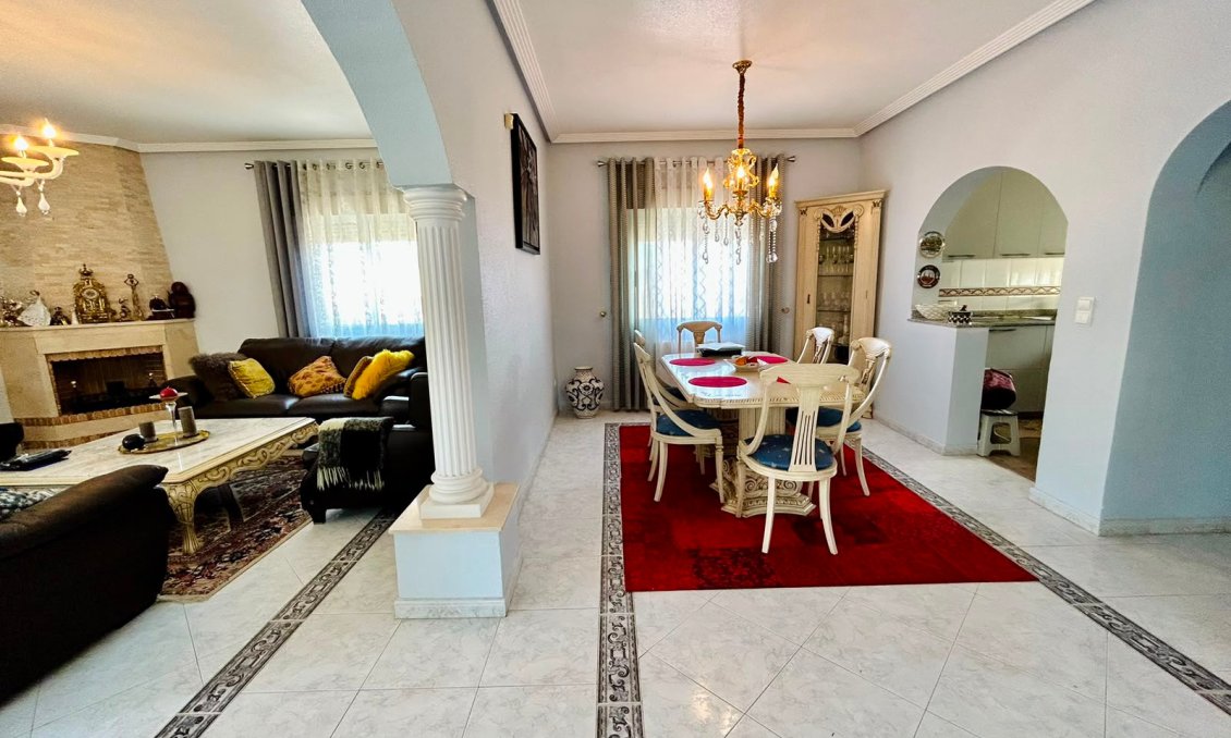 Segunda mano - Villa -
Orihuela - Inland
