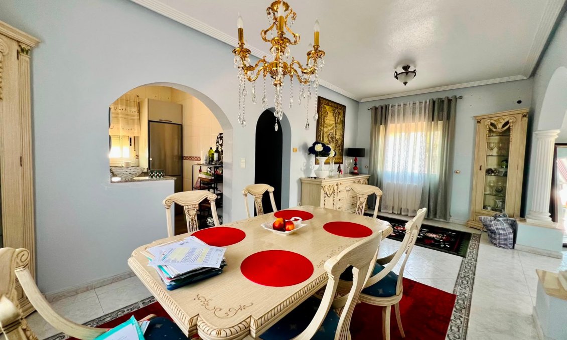 Segunda mano - Villa -
Orihuela - Inland